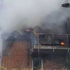 Ultraleggero precipita sul tetto di un condominio e prende fuoco: tre morti in Germania