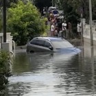 Taranto, bomba d'acqua sulla litoranea: strade allagate, grandine e auto bloccate