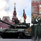 Russia, la parata per il Giorno della Vittoria: 11mila soldati sfilano sulla Piazza Rossa. La parte aerea cancellata per «condizioni meteo avverse»