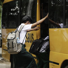 Scuolabus e mensa a pagamento per i figli di immigrati: l'ordinanza del sindaco scatena la bufera