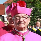 Il Vaticano punisce vescovo polacco per aver coperto abusi, lui si candida a sindaco e viene eletto