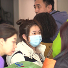 Cina, cartelli negli aeroporti italiani: «Vaccinatevi e rimandare viaggi non necessari»