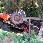Incidente con trattore nell'azienda agricola: morto bimbo di 2 anni