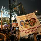 Olimpiadi, proteste fuori dallo stadio di Tokyo