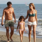 Adriana Volpe col marito Roberto Parli e la figlia Gisele al mare FOTO