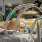 Paura dei ventilatori polmonari in terapia intensiva, così i pazienti Covid muoiono inutilmente. L'allarme in UK
