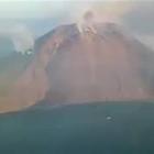 Eruzione vulcano Stomboli, le immagini dall'elicottero della polizia