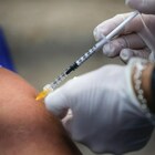 Francia, dal 15 settembre niente stipendio ai sanitari no vax: chi non si vaccina non potrà più lavorare