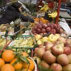 Spesa, frutta e verdura: prezzi alle stelle a Milano. Rincari dal 16% al 40%