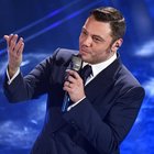 Tiziano Ferro, monologo sui 40 anni alla finale di Sanremo: «La felicità non è un privilegio, è un diritto»