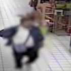 Assago, ecco il video esclusivo del Killer al centro commerciale: «Ha colpito in 60 secondi»