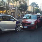 Roma, contromano con la smart si schianta contro un'auto