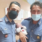 Neonato abbandonato in una cesta a Catania: salvato dai carabinieri. «Aveva ancora il cordone ombelicale»