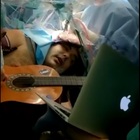 Torino, suona chitarra e tamburello durante l'operazione al cervello: eccezionale intervento chirurgico alle Molinette