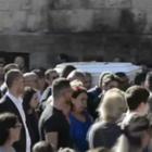 Strage Casteldaccia, i funerali a Palermo: applausi e cori all'arrivo delle bare