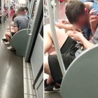 Milano, due ragazzi sniffano cocaina nella metro: l'orrore davanti agli altri passeggeri
