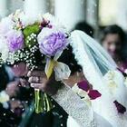 Matrimoni, ritornano le feste di nozze ma senza balli e bouquet: corsa a sposarsi dopo lo stop