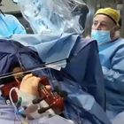 Cancro al cervello, ragazza di 23 anni operata a Taranto mentre suona il violino