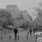 Atene, neve sul Partenone