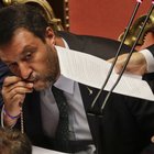 Matteo Salvini e il rosario: «È reato averlo?»