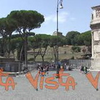 Roma, tornano i turisti: tanti in fila per visitare il Colosseo