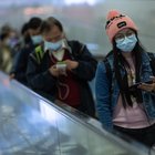 L'infezione si diffonde fuori dalla Cina. Via ai controlli della febbre negli aeroporti
