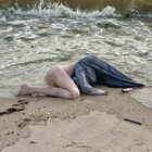 «Cadavere in spiaggia»: scatta l'allarme, ma era una bambola gonfiabile per fare sesso