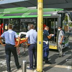 Milano, incidente stradale tra un filobus e un'auto: 14 persone ferite