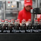 Coca Cola, lotti ritirati: «Corpi estranei nelle bottigliette di vetro»