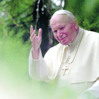 Giovanni Paolo II, un rapporto getta ombre sul Papa polacco. Il Nyt: «Santo troppo presto»