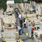 Pavia, pensionato muore al cimitero: è caduto in una botola durante il funerale
