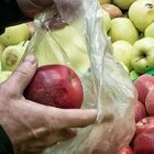 Frutta, pesticidi tossici «aumentati del 53% in nove anni» 