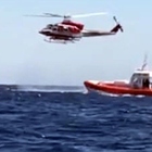 Rimorchiatore affonda al largo della Puglia, cinque morti e due dispersi. Il comandante trovato su zattera di salvataggio
