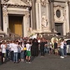 Catania, funerali Elena: lungo applauso all'arrivo della bara