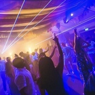 Gran Bretagna celebra la fine del lockdown: via la mascherina al chiuso e si torna a ballare in discoteca