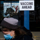 Vaccino New York, da oggi in lista fascia 16-29 anni: i minorenni potranno fare solo Pfizer
