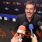 Sanremo, Gabbani si fa intervistare in ginocchio: "Contento per Diodato, meritava di vincere"