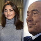 Ambra Battilana: «Berlusconi si faceva mettere il sedere in faccia. Lo vidi senza trucco, sembrava un imitatore»