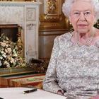 Regina Elisabetta, già fatti 620 regali per il Natale (alla modica cifra di 30.000 sterline)