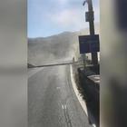 Crolla ponte su una strada in provincia di Massa Carrara