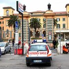 Roma, emergenza ospedali: chiudono i reparti non covid. Allarme infermieri: «Insieme pazienti positivi e negativi, rischio contagi»