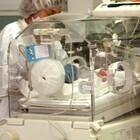 Madre non vaccinata positiva infetta il figlio dopo il parto, grave neonato a Padova