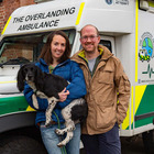 Coppia di veterinari compra ambulanza su ebay e parte in giro per il mondo: «Ci ha riempito il cuore»